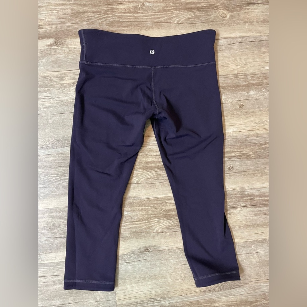 Lululemon Cropped Reversible Leggings Size 10 - Picture 4 of 9